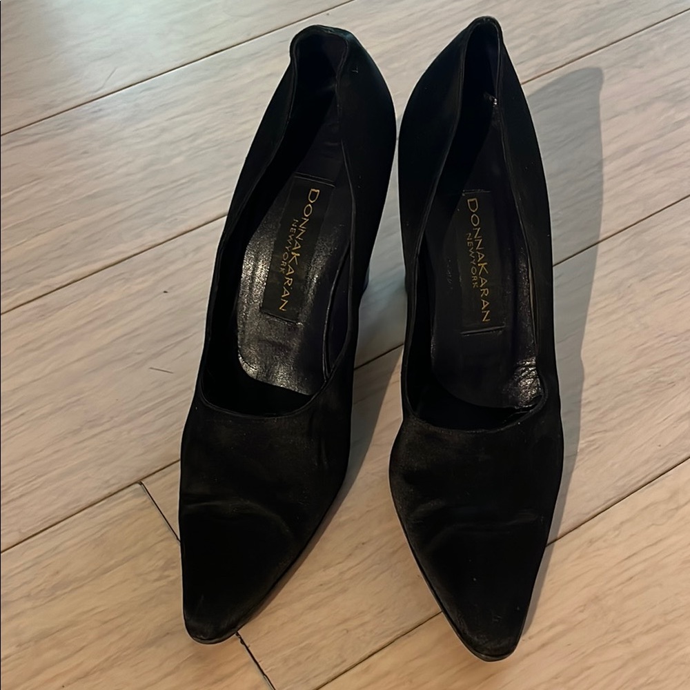 Donna Karan 9B Black Satin Shoes Very stable comfortable hill